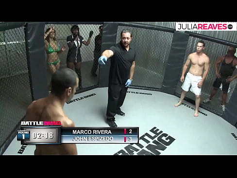 ❤️ Ultimate Fighter akimtosa msichana nambari baada ya pigano ulingoni ❤️ ❤