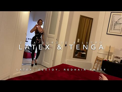 ❤️ Dada wa kambo mwenye kichwa chekundu akiwa amevalia vazi la latex alilobanwa na kaka wa kambo ❤️ ❤